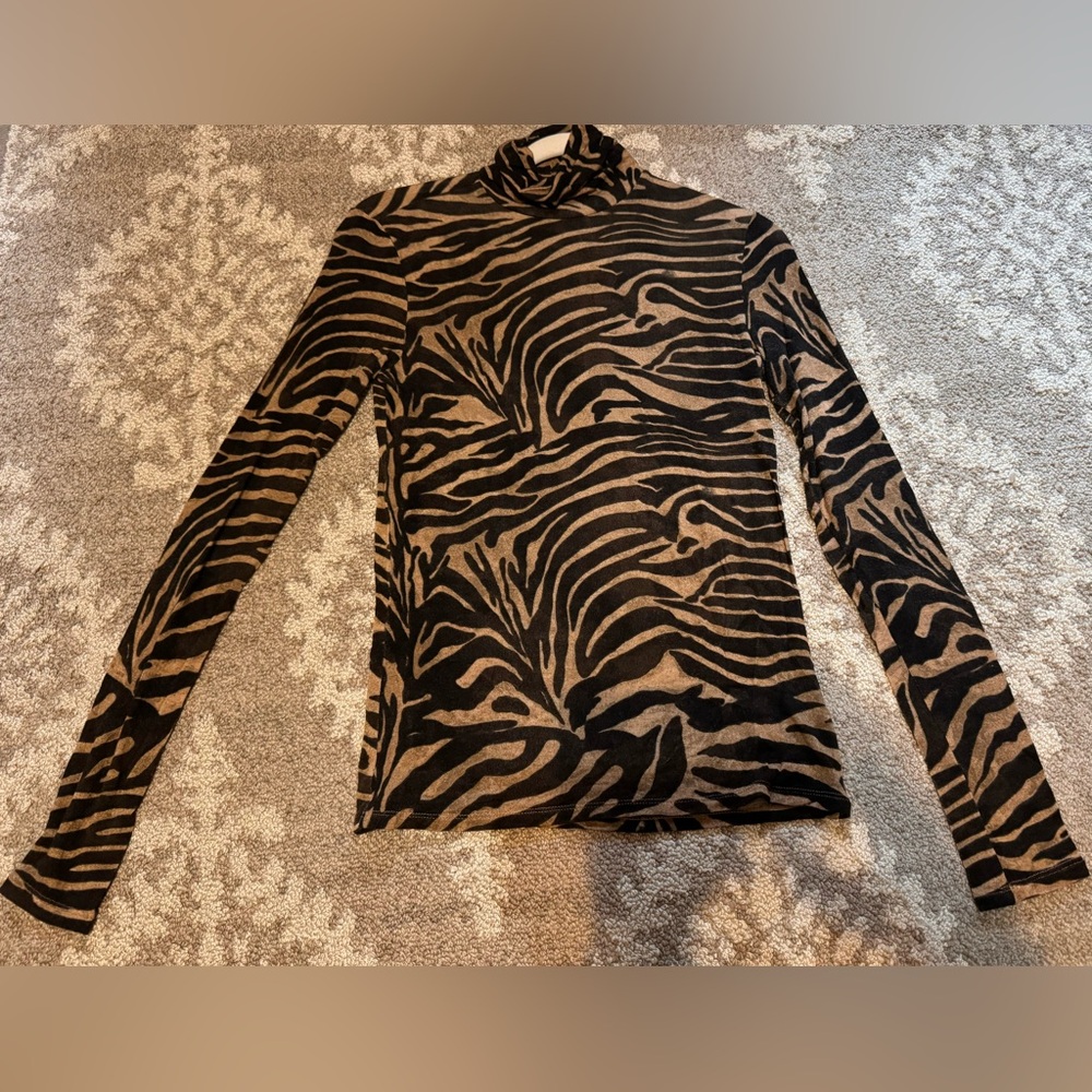 Express Animal Print Top🖤 - Picture 9 of 11
